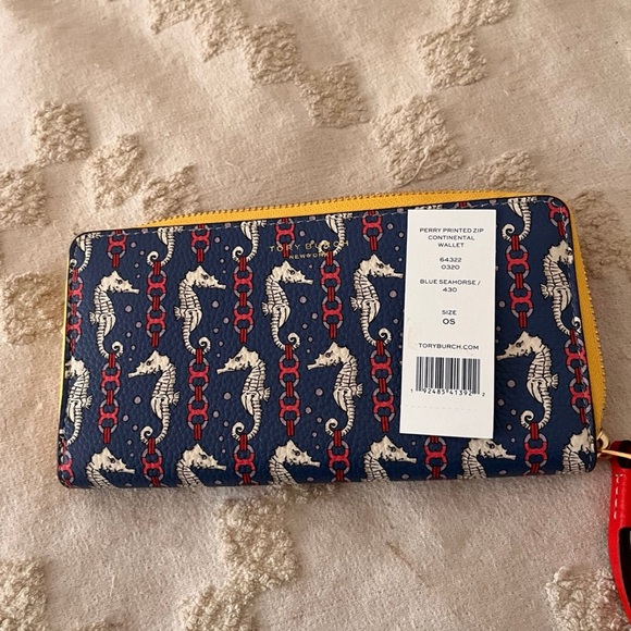 NWT Tory Burch Perry Printed Zip Continental Wallet in Blue Seahorse - Picture 2 of 9